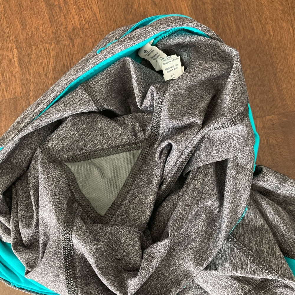 SALE Size 4 Cropped Teal Lululemon Legging. Great Used Condition! - Picture 5 of 7